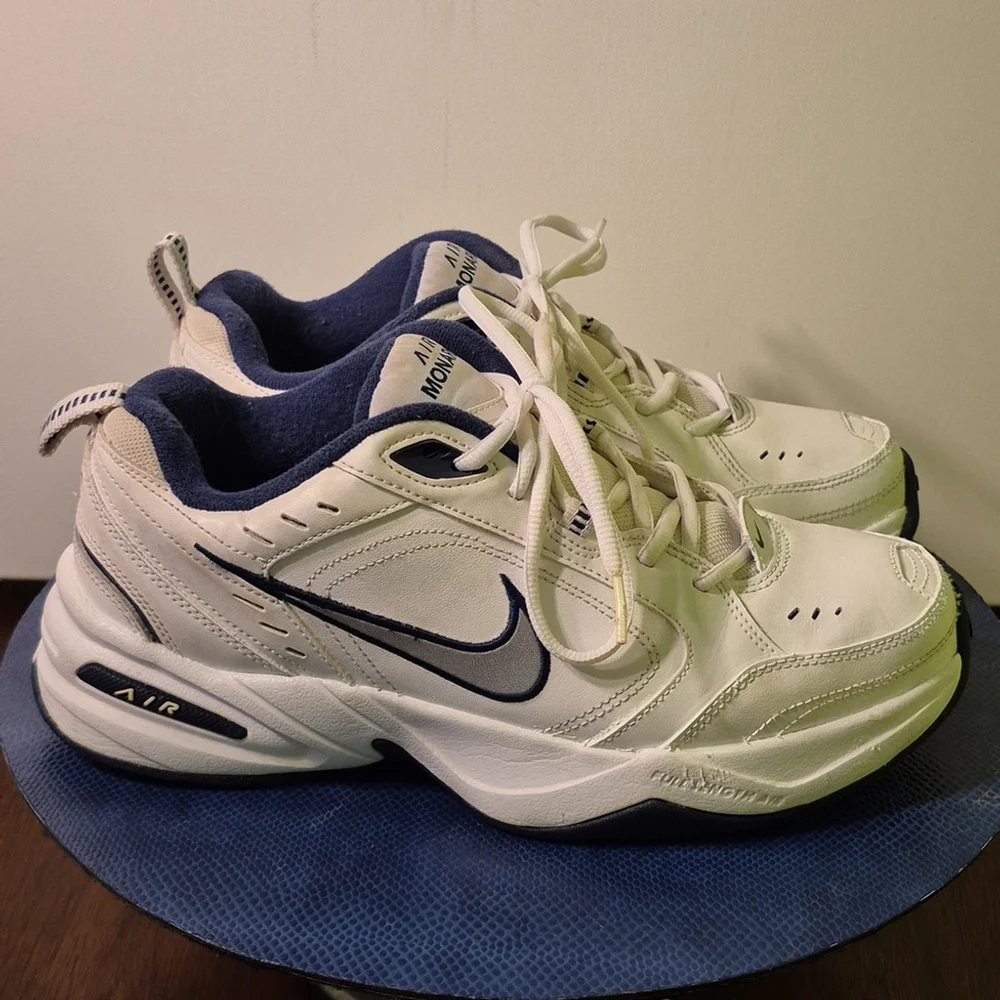 Nike cushioned monarch